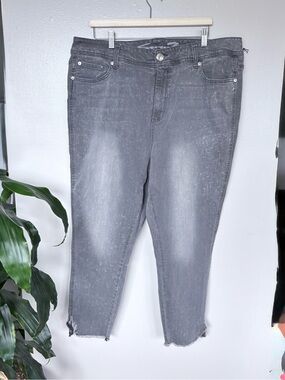 NWT SEVEN7 Highrise Ankle Legging Women's Plus Raw Hem Gray Jeans Sz 20